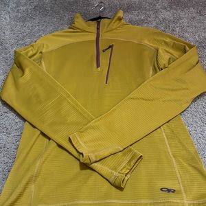 Outdoor Research Athletic top Sz M good with burgundy zippers.